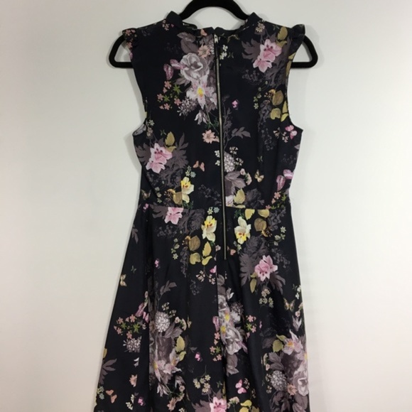 Flutter Sleeve Floral Dress - Picture 3 of 7